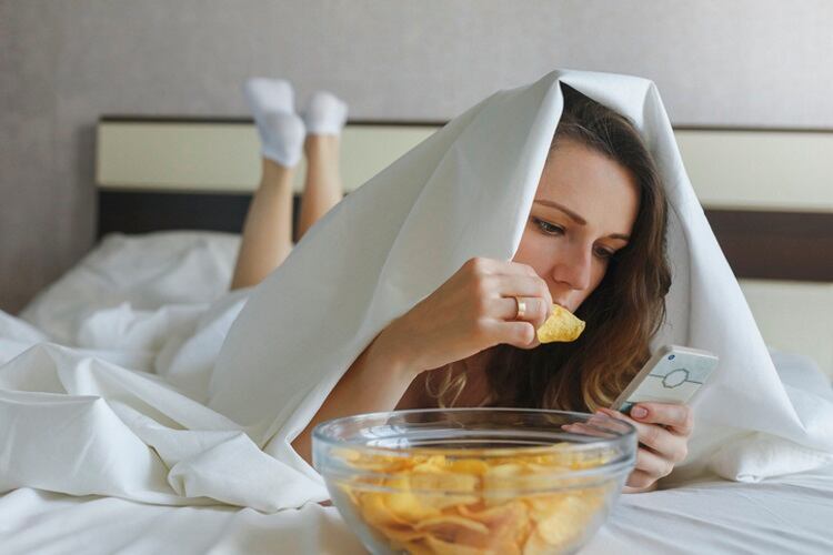 To-snack-or-not-to-snack-to-get-a-good-night-s-slumber.jpg