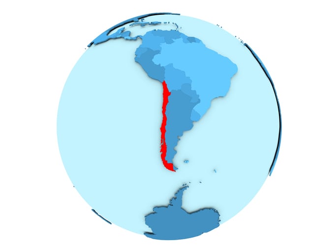 chile-on-globe-Harvepino.jpg