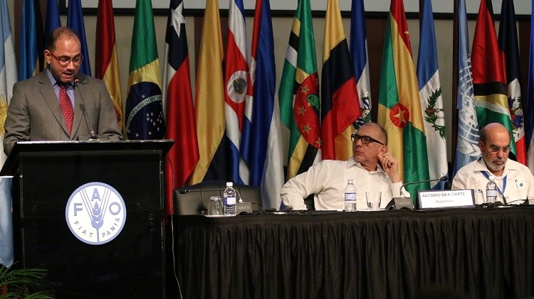 Mario Montero, president of the ALAIAB, at the podium during the 35th FAO Regional Conference in Jamaica.  Image courtesy of ALAIAB